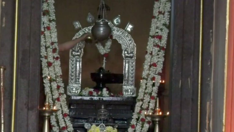 ಚಂದ್ರಗ್ರಹಣ ಸ್ಪೆಷಲ್ ವೇಳಾಪಟ್ಟಿ: ಓಂಕಾರೇಶ್ವರ ದೇವಾಲಯದಲ್ಲಿ ಗರ್ಭಗುಡಿ ತಾತ್ಕಾಲಿಕ ಮುಚ್ಚಳಿಕೆ