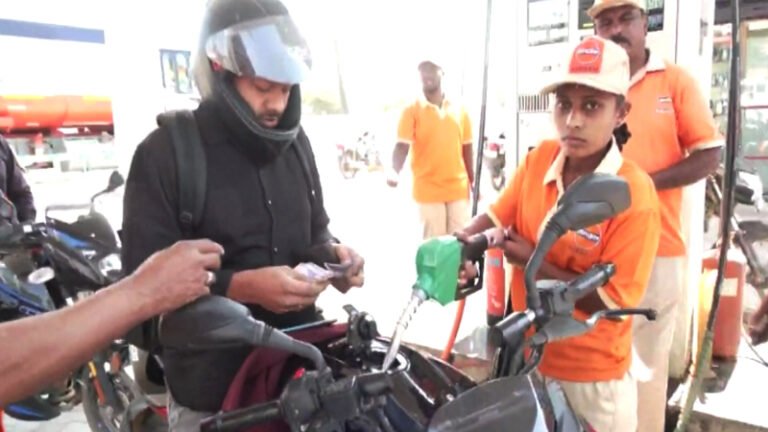 ಚಿಕ್ಕಬಳ್ಳಾಪುರ| ಇಂಧನ ಕೊರತೆ ವದಂತಿ ಬೆನ್ನಲ್ಲೇ ಪೆಟ್ರೋಲ್ ದರ 5 ರೂ., ಡೀಸೆಲ್ 3 ರೂ. ಏರಿಕೆ!