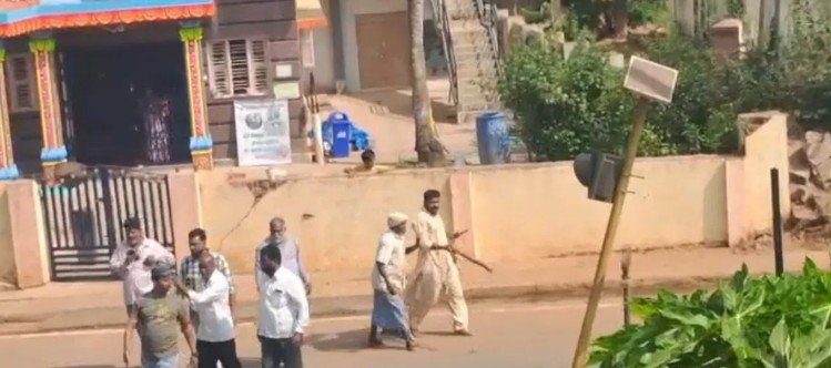 ದೇಣಿಗೆ ವಿವಾದದಿಂದ ಗಲಾಟೆ: ಶಿಕಾರಿಪುರದಲ್ಲಿ ಉದ್ವಿಗ್ನ ಪರಿಸ್ಥಿತಿ, ಪೊಲೀಸ್ ಬಿಗಿ ಬಂದೋಬಸ್ತ್