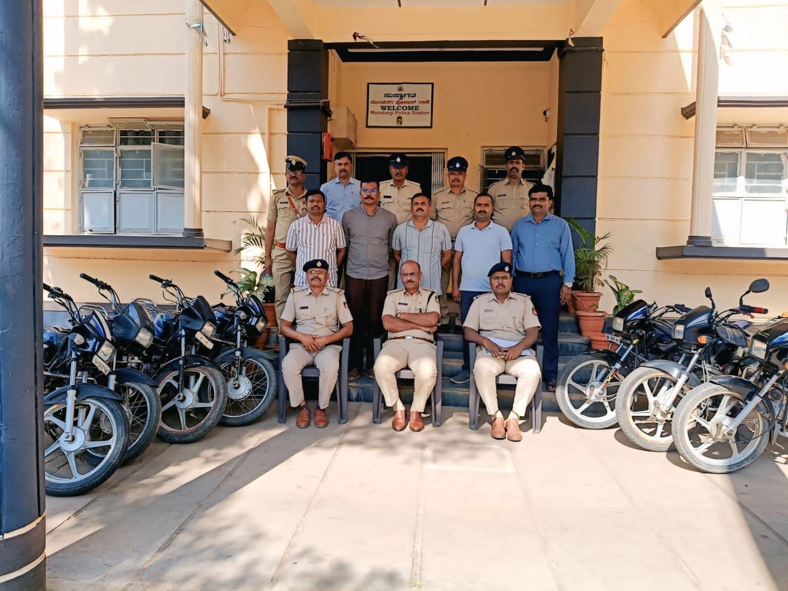 ಮುಂಡರಗಿ ಪೊಲೀಸರ ಕಾರ್ಯಾಚರಣೆ: ಅಂತರ ಜಿಲ್ಲಾ ಬೈಕ್ ಕಳ್ಳನ ಬಂಧನ – 7 ಬೈಕ್ ಜಪ್ತಿ