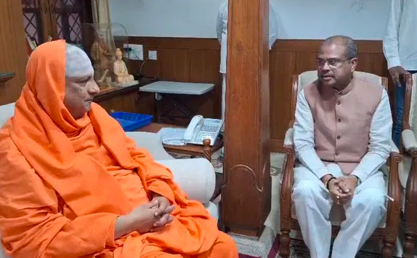 ಕೇಂದ್ರ ಸಚಿವ ಧರ್ಮೇಂದ್ರ ಪ್ರಧಾನ್ ಸುತ್ತೂರು ಮಠಕ್ಕೆ ಭೇಟಿ: ಮಠದ ಶೈಕ್ಷಣಿಕ ಕೊಡುಗೆಗಳಿಗೆ ಒತ್ತು