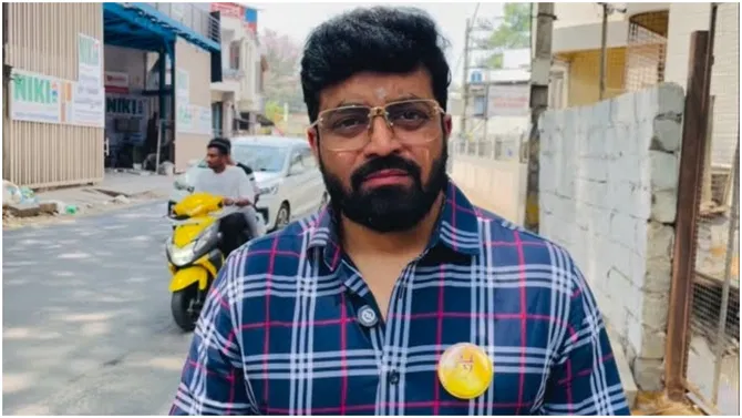 ಡಾ. ವಿಷ್ಣುವರ್ಧನ್ ರಸ್ತೆಯಲ್ಲಿ ಕಸದ ರಾಶಿ: ವಿಡಿಯೋ ಮಾಡಿ ಅಧಿಕಾರಿಗಳ ಗಮನ ಸೆಳೆದ ಅನಿರುದ್ಧ್ ಜತ್ಕರ್!