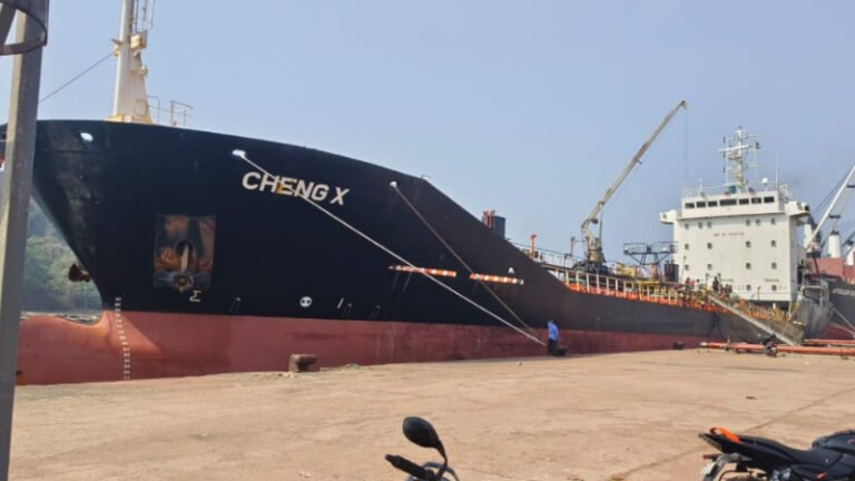 ಕಾರವಾರ ಬಂದರಿಗೆ ಯುಎಇ ಹಡಗು: 3,100 ಟನ್ ಕಚ್ಚಾ ಡಾಂಬರ್ ಹೊತ್ತು ಬಂದ ‘ಚೆಂಗ್ ಎಕ್ಸ್’!