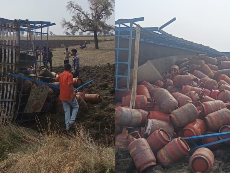 ರೋಣ ಹೊರವಲಯದಲ್ಲಿ ಗ್ಯಾಸ್ ಸಿಲಿಂಡರ್ ಲಾರಿ ಪಲ್ಟಿ: ಸಿಲಿಂಡರ್‌ಗಳು ಚೆಲ್ಲಾಪಿಲ್ಲಿ