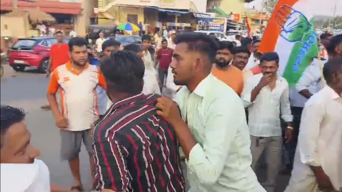 ಬಿಜೆಪಿ ರೋಡ್ ಶೋ ವೇಳೆ ‘ಕೈ’ ಕಾರ್ಯಕರ್ತರ ಹೈಡ್ರಾಮಾ: ನೂಕಾಟ-ತಳ್ಳಾಟ! ಪರಿಸ್ಥಿತಿ ತಿಳಿಗೊಳಿಸಿದ ಪೊಲೀಸರು