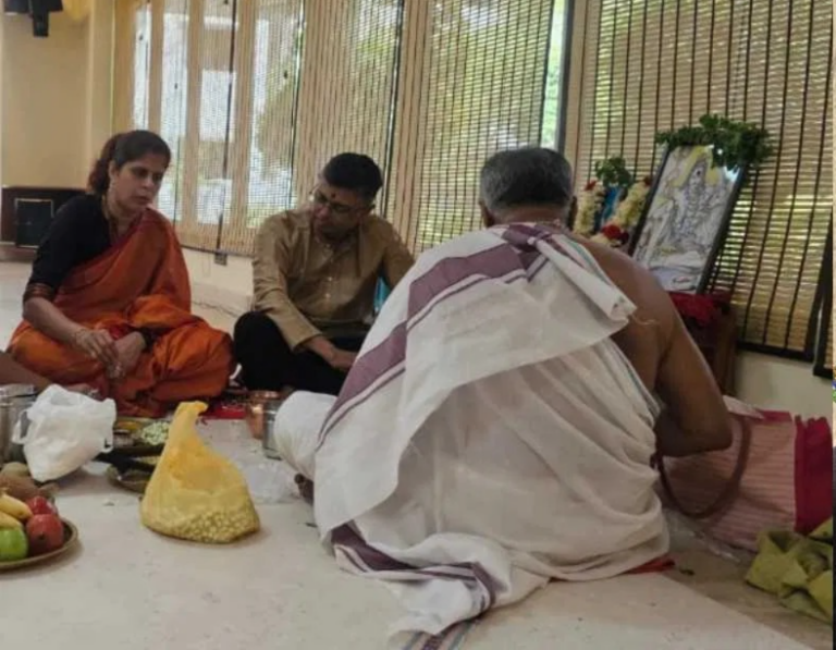 ಬೀದಿ ನಾಯಿಗಳ ಹಾವಳಿಗೆ ಬೇಸತ್ತ ಅಪಾರ್ಟ್ಮೆಂಟ್ ನಿವಾಸಿಗಳು: ಕಾಲಭೈರವನಿಗೆ ವಿಶೇಷ ಪೂಜೆ! ಬೇಡಿಕೆ ಏನು?