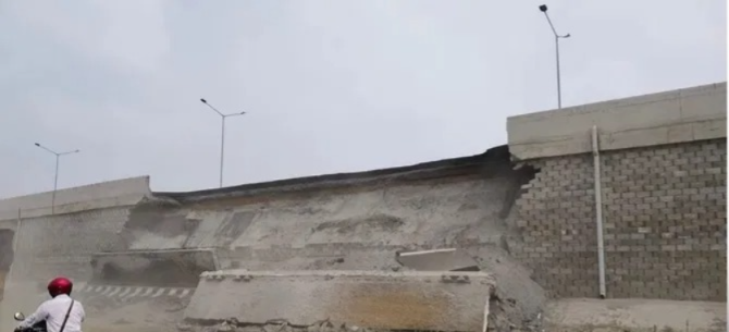 ಉದ್ಘಾಟನೆಗೆ 6 ತಿಂಗಳು: ಫ್ಲೈಓವರ್ ಗೋಡೆ ಕುಸಿತ, ಹೆದ್ದಾರಿಯಲ್ಲಿ ಆತಂಕ!