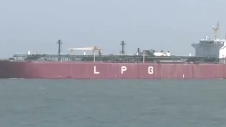 ಎಲ್‌ಪಿಜಿ ಕೊರತೆ ಭೀತಿಗೆ ತಾತ್ಕಾಲಿಕ ರಿಲೀಫ್? ಮಂಗಳೂರಿನಲ್ಲಿ 26 ಸಾವಿರ ಮೆಟ್ರಿಕ್‌ ಟನ್ LPG ಅನ್‌ಲೋಡ್‌