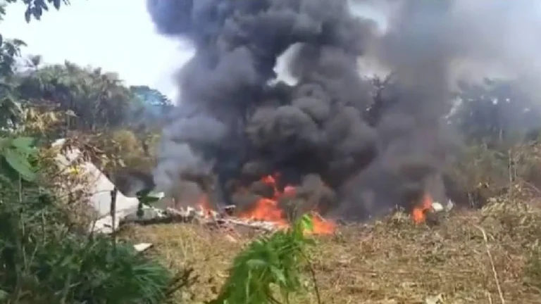 125 ಜನರಿದ್ದ ವಿಮಾನ ಪತನ: 34 ಜನ ಸಾವು ಶಂಕೆ!? 20ಕ್ಕೂ ಅಧಿಕ ಮಂದಿ ನಾಪತ್ತೆ!