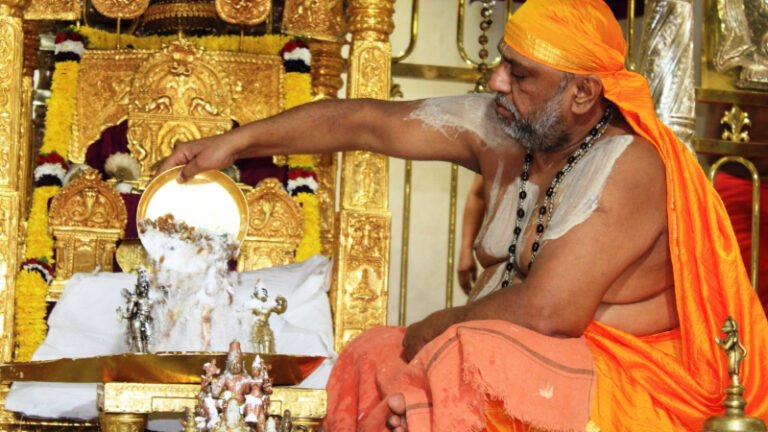 ರಾಮನವಮಿ ಅಂಗವಾಗಿ ಮಂತ್ರಾಲಯದಲ್ಲಿ ಮಹಾಭಿಷೇಕ: ಮೂಲ ರಾಮದೇವರಿಗೆ ವಿಶೇಷ ಪೂಜೆ!