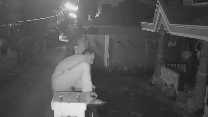 ದೂರು ಕೊಡಲು ಬಂದ ಮಹಿಳೆ ಮೇಲೆ ಲೈಂಗಿಕ ಕಿರುಕುಳ ಆರೋಪ: ತಡರಾತ್ರಿ ಮನೆಯ ಕಾಂಪೌಂಡ್ ಹಾರಿದ್ದ ಪೊಲೀಸ್!