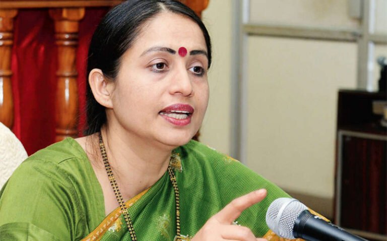 ಸದನದಲ್ಲಿ ಉತ್ತರ ಇಲ್ಲದೆ ಸರ್ಕಾರಕ್ಕೆ ಮುಜುಗರ: 8 ಐಎಎಸ್ ಅಧಿಕಾರಿಗಳಿಗೆ ಶೋಕಾಸ್ ನೋಟಿಸ್