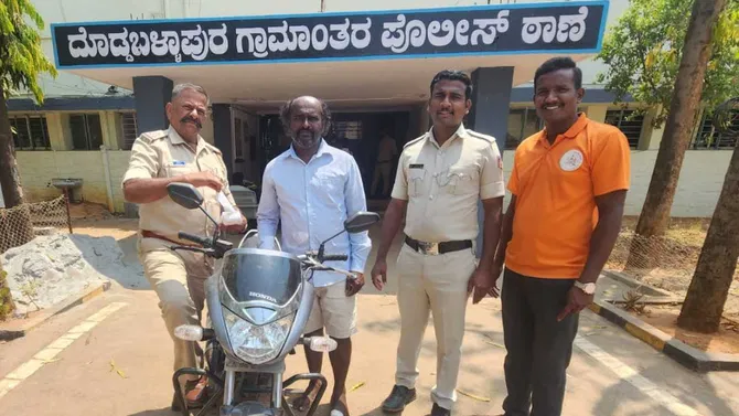 ತ್ರಿಬಲ್ ರೈಡಿಂಗ್, ನೋ ಹೆಲ್ಮೆಟ್: ‘ಹುಲಿ ಹುಲಿ’ ಅಂತಾ ವಿಡಿಯೋ ಮಾಡಿದ್ದ ರೀಲ್ಸ್ ಮಂಜುಗೆ ಖಾಕಿ ಕ್ಲಾಸ್!