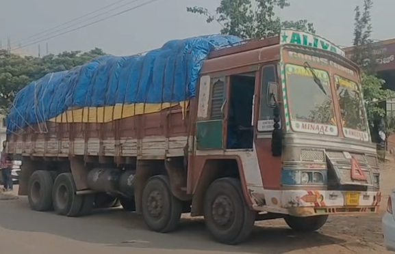 ಚಿತ್ರದುರ್ಗದಲ್ಲಿ ಅಕ್ರಮ ಪಡಿತರ ಅಕ್ಕಿ ಸಾಗಣೆ ಲಾರಿ‌ ಪೊಲೀಸರ ವಶಕ್ಕೆ! ಚಾಲಕ ಅರೆಸ್ಟ್