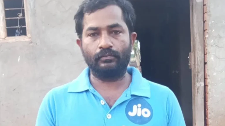 ಪ್ರೀತಿಸಿ ಮದುವೆಯಾದ ಪತ್ನಿಯನ್ನು ನಡುರಸ್ತೆಯಲ್ಲಿ ಕಲ್ಲಿನಿಂದ ಕೊಂದ ಪತಿ