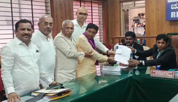 ಬಾಗಲಕೋಟೆ ಉಪಚುನಾವಣೆ: ‘ಕೈ’ ಅಭ್ಯರ್ಥಿಯಾಗಿ ಹೆಚ್.ವೈ ಮೇಟಿ ಪುತ್ರ ಉಮೇಶ್ ನಾಮಪತ್ರ ಸಲ್ಲಿಕೆ