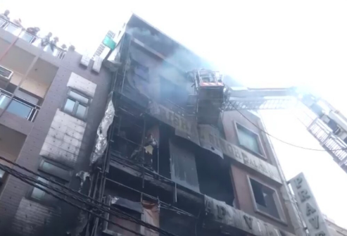 ದೆಹಲಿ ಅಗ್ನಿ ಅವಘಡ: ವಸತಿ ಕಟ್ಟಡದಲ್ಲಿ ಬೆಂಕಿ, 8 ಮಂದಿ ಸಾವು