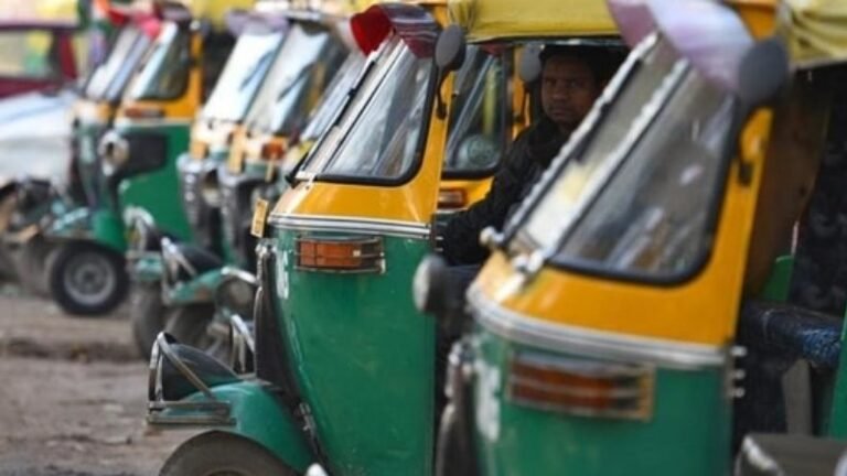 ಆಟೋ, ಟ್ಯಾಕ್ಸಿ ಚಾಲಕರಿಗೆ ಮರಾಠಿ ಕಡ್ಡಾಯ ಆದೇಶಕ್ಕೆ 6 ತಿಂಗಳ ತಾತ್ಕಾಲಿಕ ಬ್ರೇಕ್!