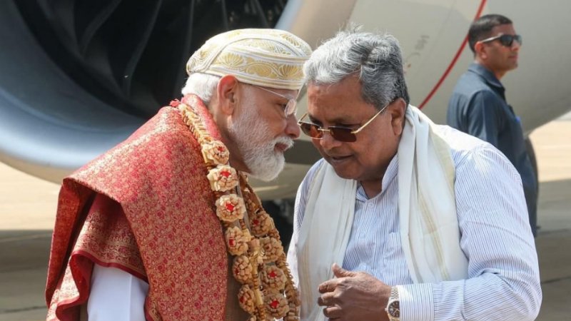 ಮೋದಿ ಕಿವಿಯಲ್ಲಿ ಕೇಳಿದ ಪ್ರಶ್ನೆ ಬಹಿರಂಗಪಡಿಸಿದ ಸಿಎಂ ಸಿದ್ದರಾಮಯ್ಯ