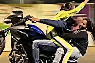 ಯುವಕರ ಅಪಾಯಕಾರಿ ಬೈಕ್ ಸ್ಟಂಟ್ ಹೆಚ್ಚಳ: 3 ವರ್ಷಗಳಲ್ಲಿ 1,805 ಪ್ರಕರಣಗಳು, ₹1.77 ಕೋಟಿ ದಂಡ