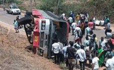 ಚಾಲಕನ ನಿಯಂತ್ರಣ ತಪ್ಪಿ ಕೆಎಸ್‌ಆರ್‌ಟಿಸಿ ಬಸ್ ಪಲ್ಟಿ: ತಪ್ಪಿದ ಭಾರೀ ದುರಂತ