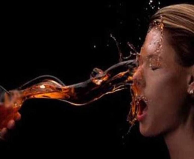 ಗಂಡನೊಂದಿಗೆ ಅಕ್ರಮ ಸಂಬಂಧ ಆರೋಪ: ಮಹಿಳೆ ಮೇಲೆ ಆ್ಯಸಿಡ್ ದಾಳಿ ಮಾಡಿದ ಪತ್ನಿ!