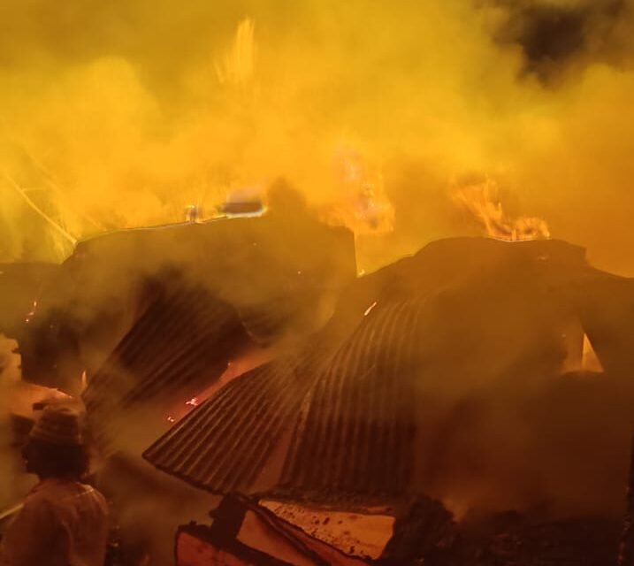 ಬೆಂಕಿಯ ಜ್ವಾಲೆಗೆ 5 ಜಾನುವಾರುಗಳು ದಾರುಣ ಸಾವು: ಕ್ಷಣಾರ್ಧದಲ್ಲಿ ಸುಟ್ಟು ಕರಕಲಾದ ಹಸುಗಳ ಶೆಡ್!