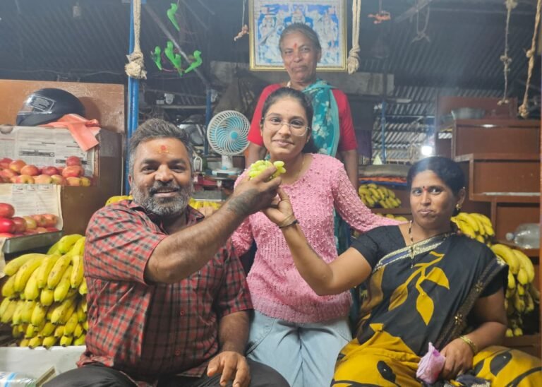 ಹಣ್ಣು ಮಾರುವ ಕುಟುಂಬದ ಮಗಳು ಜಿಲ್ಲೆಗೆ ದ್ವಿತೀಯ ಸ್ಥಾನ! ಬಡತನದಲ್ಲೂ 97.33% ಅಂಕ