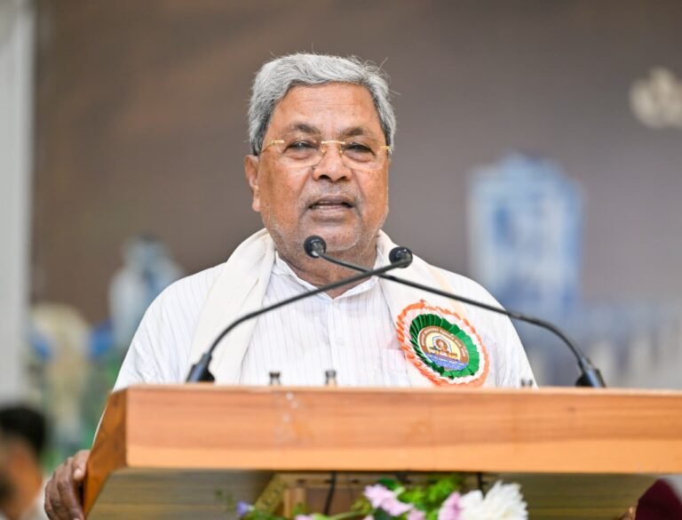 ಸಂವಿಧಾನದ ಆಶಯಗಳನ್ನು ಜಾರಿಗೊಳಿಸುವ ಕೆಲಸ ಮಾಡುತ್ತಿದ್ದೀವಾ ಎಂದು ಪತ್ರಕರ್ತರು ತಮ್ಮನ್ನು ತಾವು ನೋಡಿಕೊಳ್ಳಬೇಕು: ಸಿಎಂ ಸಿದ್ದರಾಮಯ್ಯ