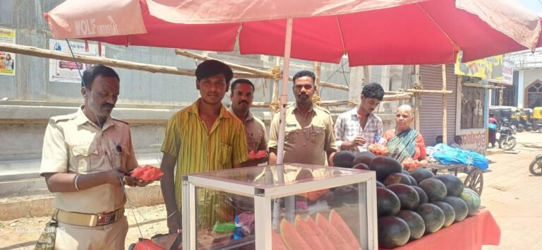 ಕಲ್ಲಂಗಡಿ ಮಾರುತ್ತಾ ಕನಸು ಬೆನ್ನಟ್ಟುತ್ತಿರುವ ವಿದ್ಯಾರ್ಥಿ: ಪಿಯುಸಿಯಲ್ಲಿ 85% ಸಾಧನೆ!