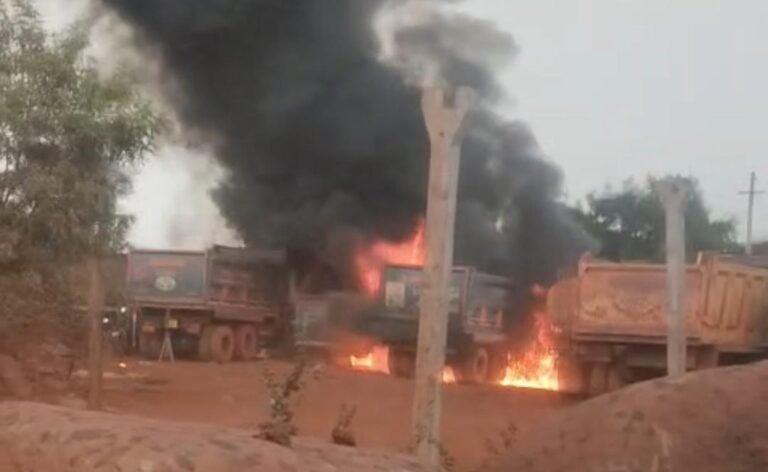 ಬಳ್ಳಾರಿ| ಭೀಕರ ಅಗ್ನಿ ಅವಘಡಕ್ಕೆ ಮೂರು ಗಣಿಗಾರಿಕೆ ಲಾರಿಗಳು ಸುಟ್ಟು ಭಸ್ಮ