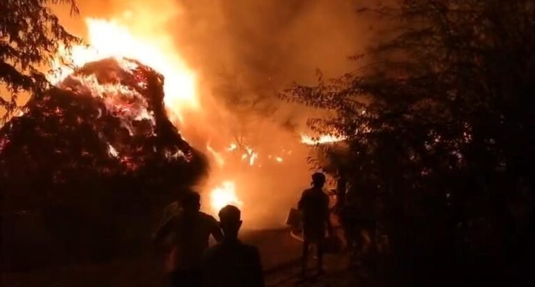 ಬಳ್ಳಾರಿ: ಶಾರ್ಟ್ ಸರ್ಕ್ಯೂಟ್‌ನಿಂದ ಭಾರೀ ಅಗ್ನಿ ಅವಘಡ – 25ಕ್ಕೂ ಹೆಚ್ಚು ಬಣವೆಗಳು ಭಸ್ಮ