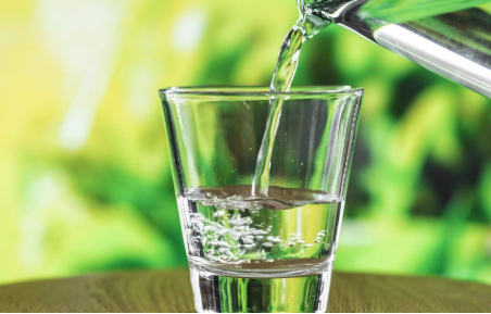 ಬೇಸಿಗೆಯಲ್ಲಿ ಬಿಸಿ ನೀರಾ ಅಥವಾ ತಣ್ಣೀರು? ಆರೋಗ್ಯಕ್ಕೆ ಯಾವುದು ಉತ್ತಮ ಎಂಬುದನ್ನು ತಿಳಿದುಕೊಳ್ಳಿ