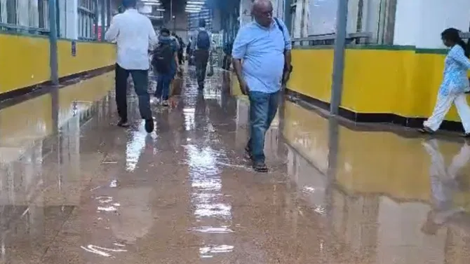 ಮಳೆ ಅವಾಂತರ: ಬನಶಂಕರಿ ಮೆಟ್ರೋ ನಿಲ್ದಾಣ ಜಲಾವೃತ; ಪ್ರಯಾಣಿಕರ ಪರದಾಟ!