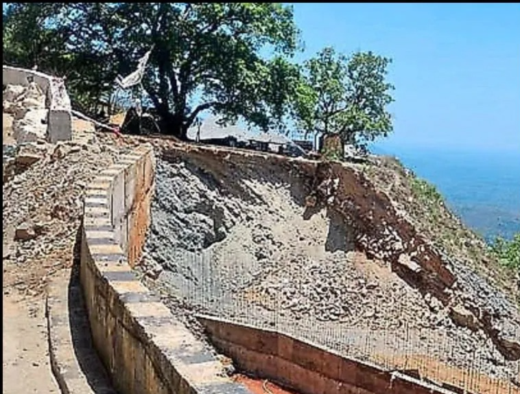 ಹುಲಿಕಲ್ ಘಾಟ್‌ನಲ್ಲಿ ಮತ್ತೊಮ್ಮೆ ಭೂಕುಸಿತ – ತೀರ್ಥಹಳ್ಳಿ–ಕುಂದಾಪುರ ರಸ್ತೆ ಸಂಪೂರ್ಣ ಬಂದ್