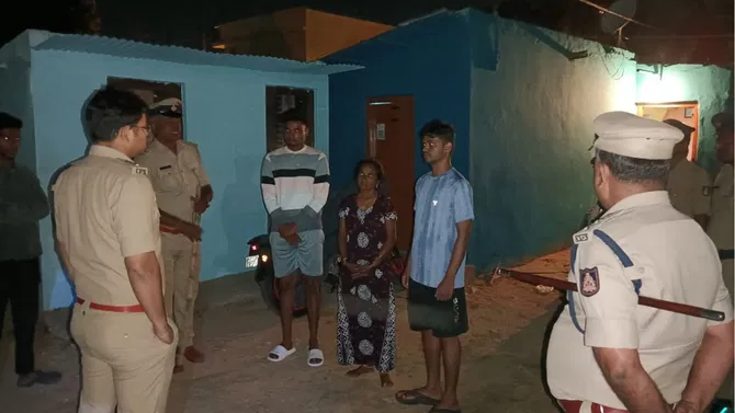 ಕೆಜಿಎಫ್‌ನಲ್ಲಿ ರೌಡಿಶೀಟರ್‌ಗಳ ಮನೆಗಳ ಮೇಲೆ ಪೊಲೀಸರ ದಾಳಿ!