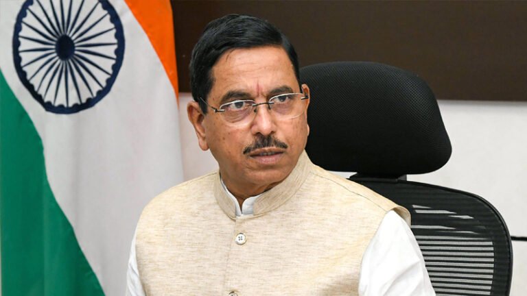 ಎಲೆಕ್ಟ್ರಿಕ್ ವಾಹನಗಳ ತೆರಿಗೆ ಹಿಂಪಡೆದು ಜನರ ಮೇಲೆ ಬರೆ – ಕರ್ನಾಟಕ ಸರ್ಕಾರ ದಿವಾಳಿ ಸ್ಥಿತಿಯಲ್ಲಿ: ಪ್ರಹ್ಲಾದ್ ಜೋಶಿ ಕಿಡಿ