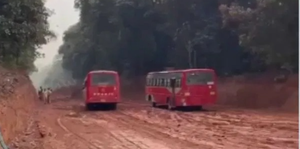 ಕೆಸರಿನಲ್ಲಿ ಸಿಲುಕಿದ KSRTC ಬಸ್ – ಶಿರಸಿ–ಹಾವೇರಿ ಹೆದ್ದಾರಿ ಸ್ಥಿತಿ ಶೋಚನೀಯ!