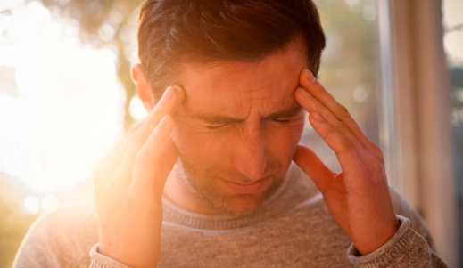 ಬಿಸಿಲಿಗೆ ಹೋದ ತಕ್ಷಣ ತಲೆನೋವು ಬರುತ್ತಾ? ಹಾಗಿದ್ರೆ ನಿಮ್ಮ ದೇಹದಲ್ಲಿ ಈ ಸಮಸ್ಯೆಯ ಸೂಚನೆ ಇರಬಹುದು!