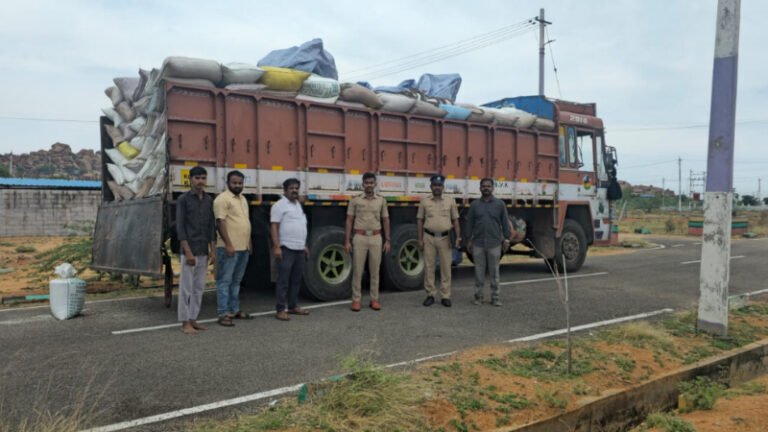 ಖಚಿತ ಮಾಹಿತಿ ಮೇರೆಗೆ ಪೊಲೀಸರ ದಾಳಿ! ಬಳ್ಳಾರಿಯಲ್ಲಿ ಲಕ್ಷಾಂತರ ಮೌಲ್ಯದ ಪಡಿತರ ಅಕ್ಕಿ ಪತ್ತೆ