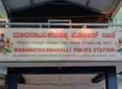 ಪತ್ನಿಗೆ ಚಾಕು ಇರಿಯಲು ಯತ್ನಿಸಿದ ಪತಿಗೆ ಸಾರ್ವಜನಿಕರಿಂದ ಧರ್ಮದೇಟು!