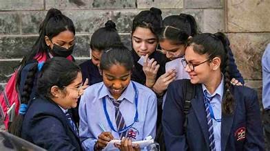 CBSE ಪಠ್ಯಕ್ರಮದಲ್ಲಿ ಮಹತ್ವದ ಬದಲಾವಣೆ: 9ನೇ ತರಗತಿಯಿಂದ 3 ಭಾಷೆ ಕಡ್ಡಾಯ!
