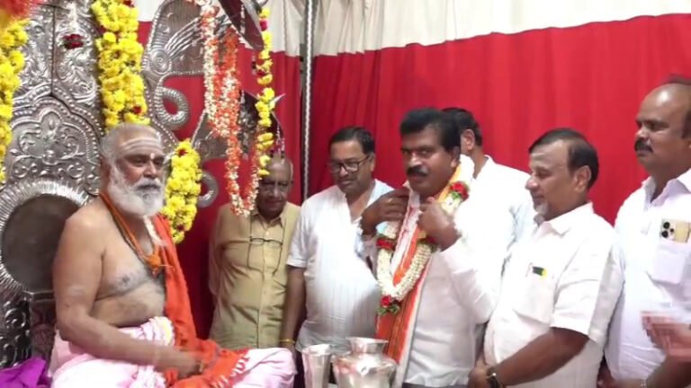 ಸಿಎಂ ಸ್ಥಾನ ಬಿಟ್ಟುಕೊಡುವ ಮೂಲಕ ರಾಜಕೀಯ ಪ್ರೌಢಿಮೆ ತೋರಿದ್ದಾರೆ: ರಂಭಾಪುರಿ ಶ್ರೀ