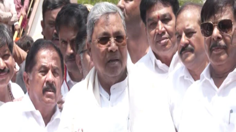 ಕೇಸರಿ ಪೇಟಕ್ಕೆ ಅವಕಾಶ ಇಲ್ಲ; ‘ಹಳೆಯ ಪರಂಪರೆ ಮಾತ್ರ ಮಾನ್ಯ’ ಎಂದ ಸಿಎಂ ಸಿದ್ದರಾಮಯ್ಯ