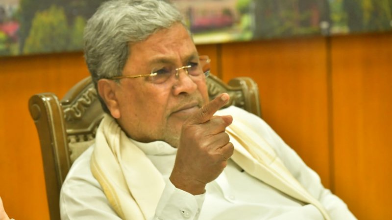 ರಾಹುಲ್‌ ಗಾಂಧಿಯನ್ನ ರಾಜಕೀಯವಾಗಿ ಮುಗಿಸೋಕೆ ಕೇಂದ್ರ-ಬಿಜೆಪಿ ಸಂಚು: ಸಿದ್ದರಾಮಯ್ಯ ಕಿಡಿ