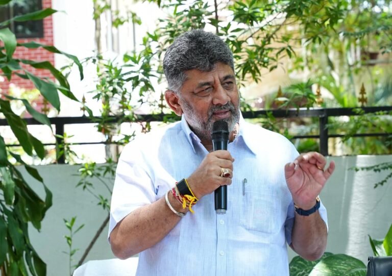 ಬಿಜೆಪಿ ನಾಯಕರು ಫೋಟೋ ಶೂಟ್ ಬಿಟ್ಟು ನಿತ್ಯ ಸಾರ್ವಜನಿಕ ಸಾರಿಗೆ ಬಳಸುತ್ತಾರಾ?: ಡಿ.ಕೆ. ಶಿವಕುಮಾರ್