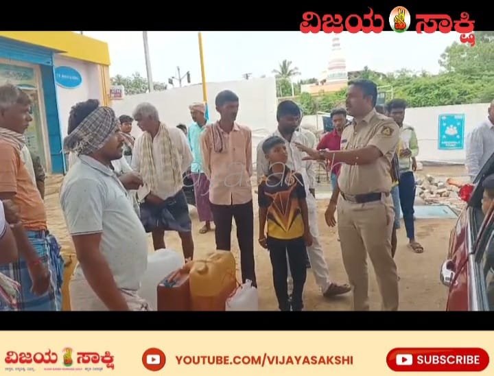 ಗದಗದಲ್ಲಿ ಡೀಸೆಲ್‌ಗಾಗಿ ರೈತರ ಪರದಾಟ: ಬಂಕ್‌ಗಳ ಮುಂದೆ ಟ್ರ್ಯಾಕ್ಟರ್‌ಗಳ ಸಾಲು!