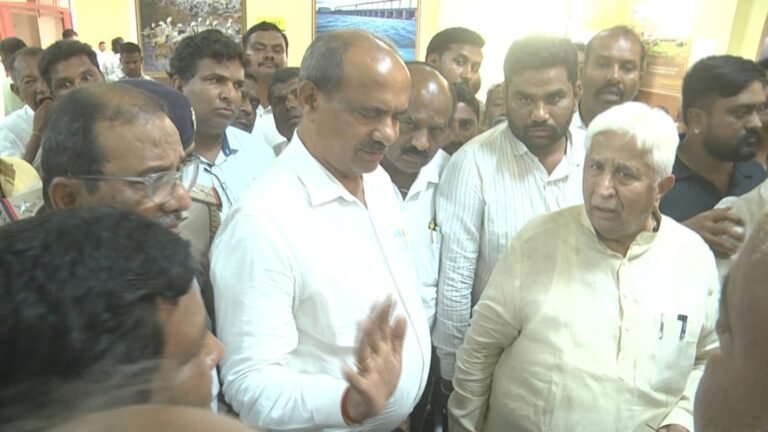 ಗಣಿ ಇಲಾಖೆ ಅಂಧಾ ದರ್ಬಾರ್ʼಗೆ ಸಚಿವರ ಬ್ರೇಕ್.! ಗದಗ ಮರಳು ಟೆಂಡರ್ ಅಕ್ರಮ ಆರೋಪಕ್ಕೆ HK ಪಾಟೀಲ್ ಖಡಕ್ ಎಚ್ಚರಿಕೆ
