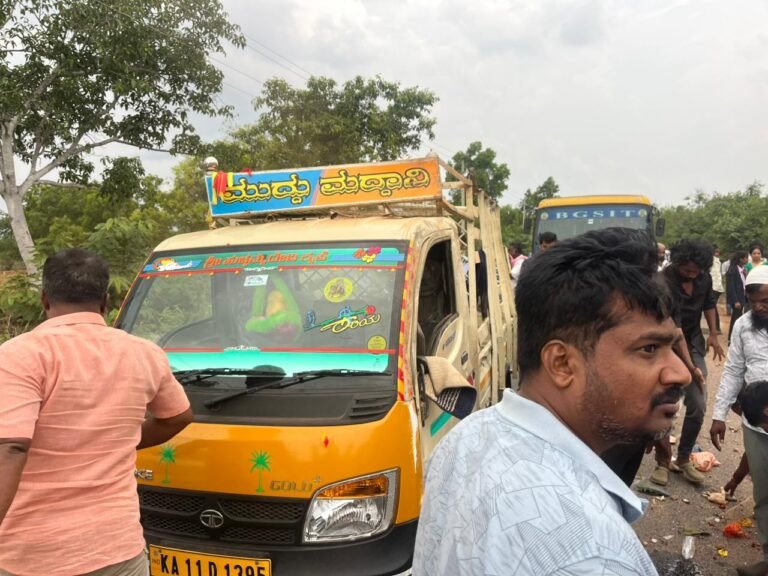 ಮಂಡ್ಯದಲ್ಲಿ ಭೀಕರ ಅಪಘಾತ! ಟಾಟಾ ಏಸ್ ಪಲ್ಟಿಯಾಗಿ ಓರ್ವ ಮಹಿಳೆ ಸಾವು, 10 ಕ್ಕೂ ಹೆಚ್ಚು ಮಂದಿಗೆ ಗಾಯ!