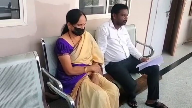 ಹಾಸನ ಸೈಟ್ ವಿವಾದ: ಎಸ್‌ಪಿಗಾಗಿ ಒಂದು ಗಂಟೆ ಕಾದು ವಾಪಸ್ ಆದ ಯಶ್ ತಾಯಿ